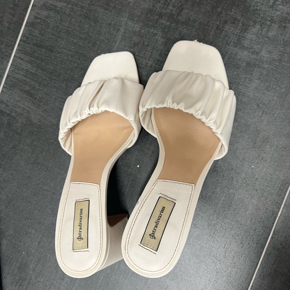 Stradivarius white block heel sandal size 7 - Picture 4 of 5